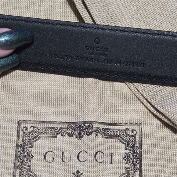 Gucci Black Leather Belt with Silver Buckle - Picture 3 of 7